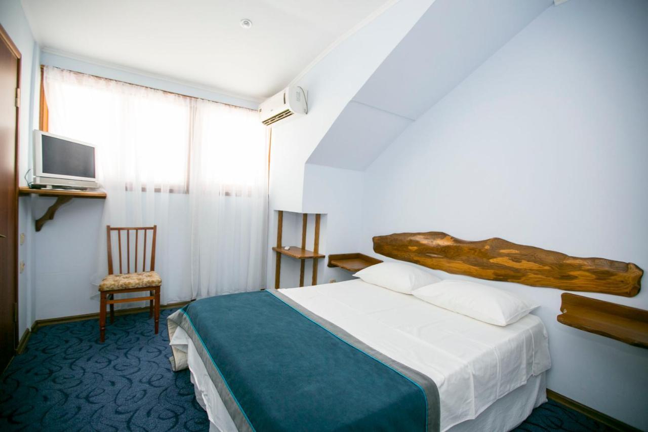 Guest House Lavr Гагра Екстериор снимка