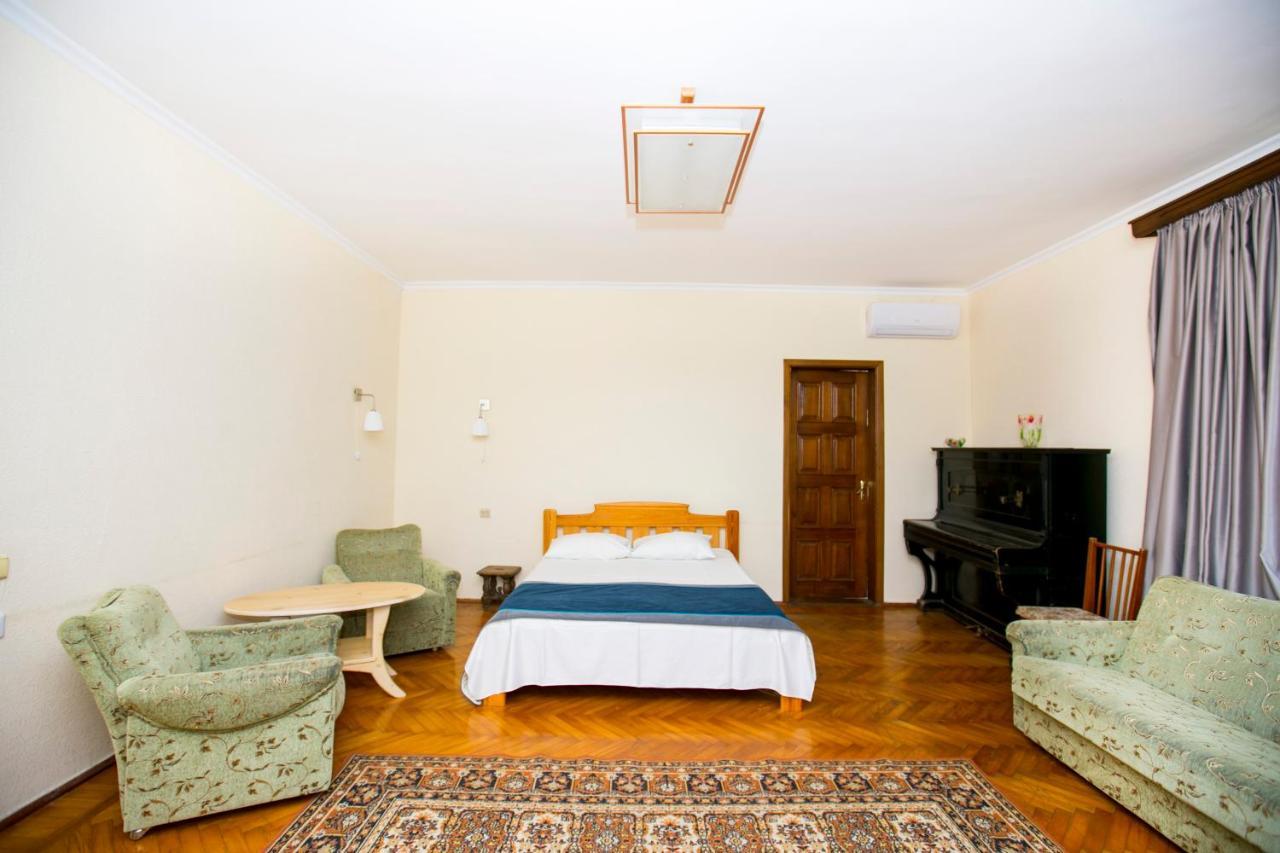 Guest House Lavr Гагра Екстериор снимка