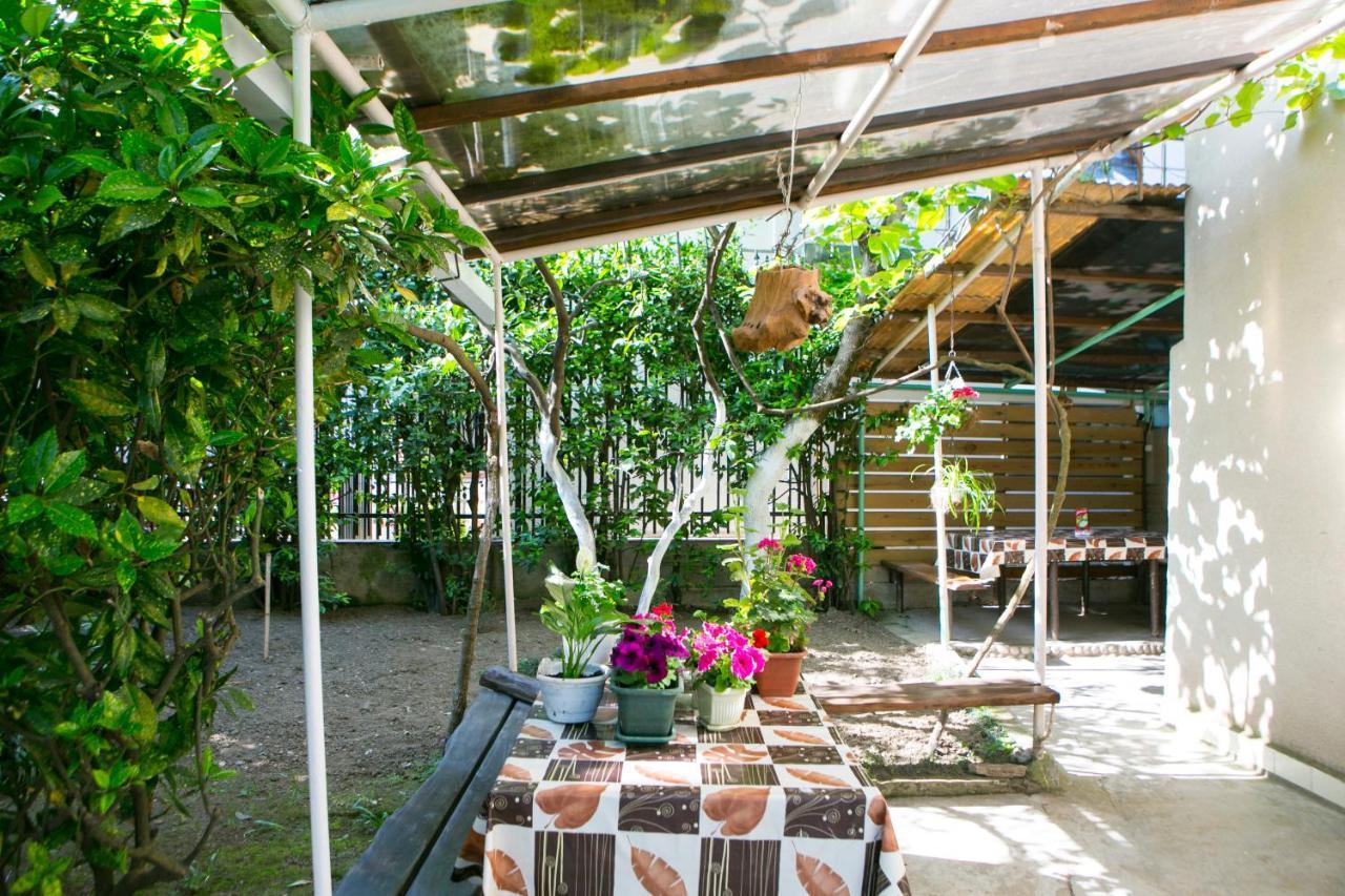 Guest House Lavr Гагра Екстериор снимка