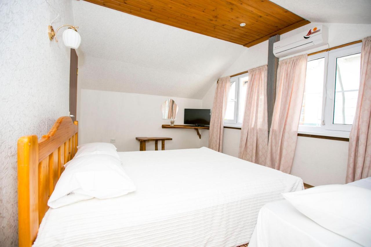 Guest House Lavr Гагра Екстериор снимка