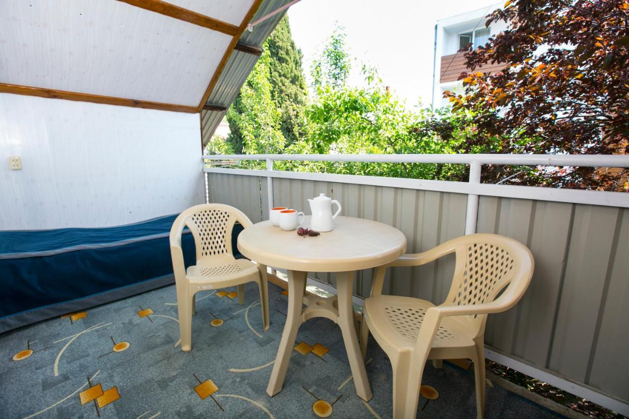 Guest House Lavr Гагра Екстериор снимка