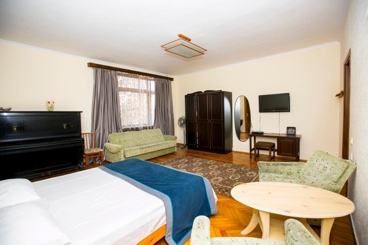 Guest House Lavr Гагра Екстериор снимка